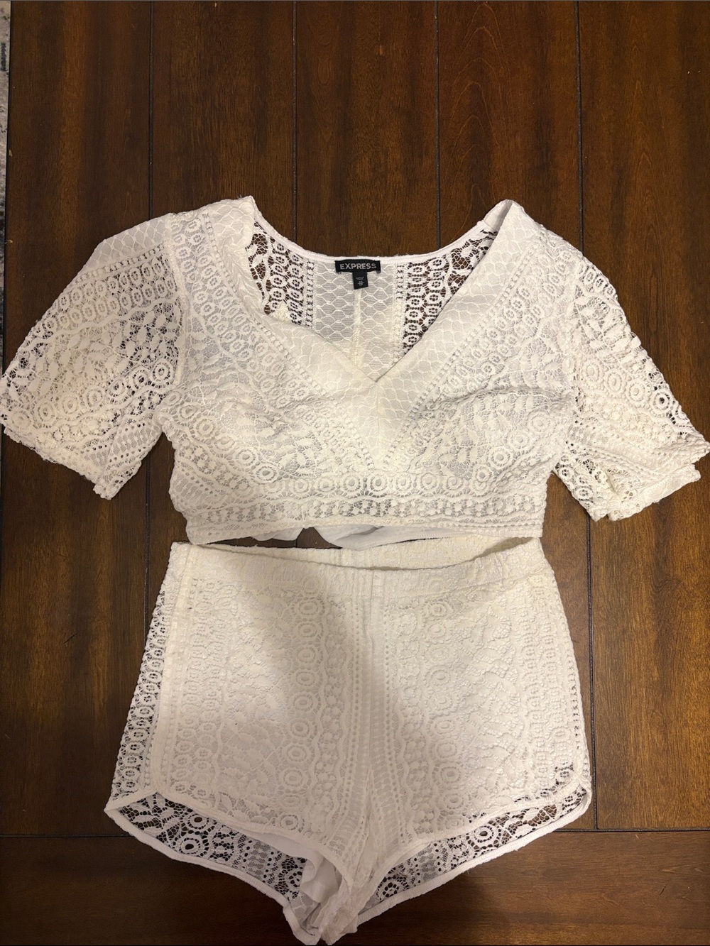 Express White Lace Set